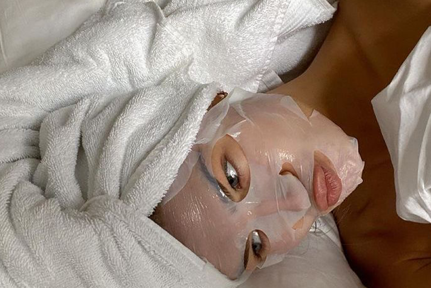 Elevating the Experience: The Essence of Service and Beauty Clinics